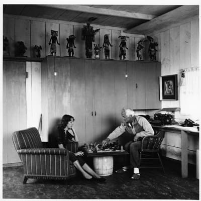 Fotografia de l’interior de la casa de Max Ernst a Arizona